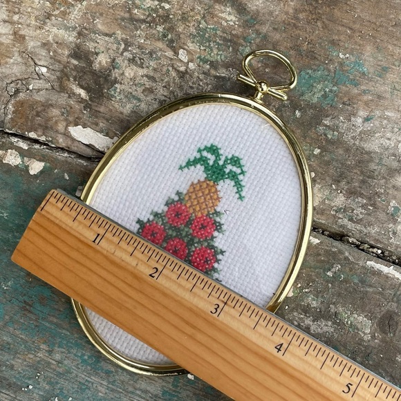 Cross-stitch Pineapple Tree small oval picture frame - Picture 4 of 5